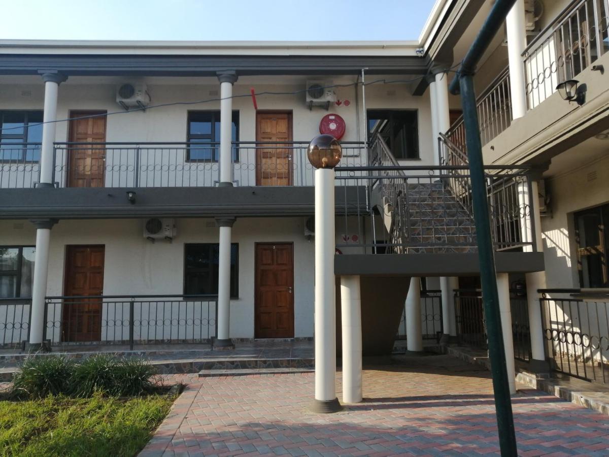 Lala Poa Guest House Klerksdorp Exterior foto